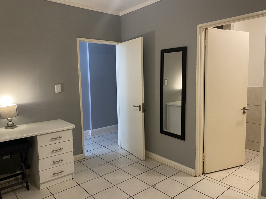 To Let 1 Bedroom Property for Rent in Zonnebloem Western Cape